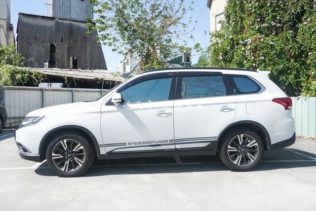 MITSUBISHI三菱 OUTLANDER  第6張相片