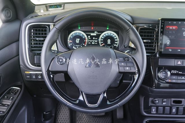MITSUBISHI三菱 OUTLANDER  第13張相片