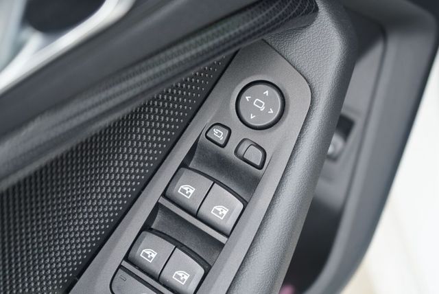 BMW寶馬 118I  第11張相片