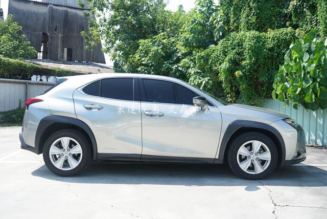 LEXUS凌志 UX250H  第3張相片