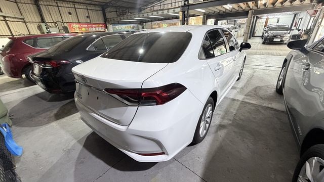 TOYOTA豐田 ALTIS  第3張相片