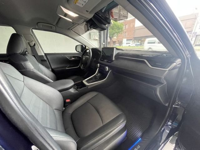 TOYOTA豐田 RAV4  第8張相片