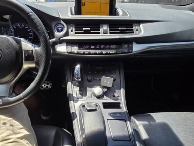 LEXUS凌志 CT200H  第7張相片
