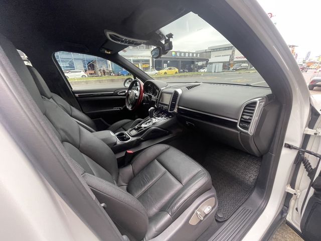 PORSCHE保時捷 CAYENNE  第16張相片
