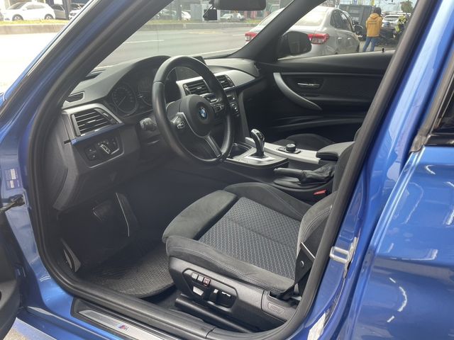 BMW寶馬 320I SEDAN ZA  第6張相片