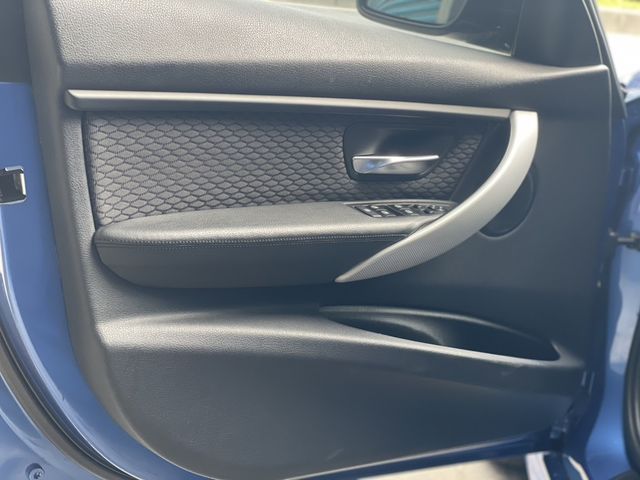 BMW寶馬 320I SEDAN ZA  第7張相片