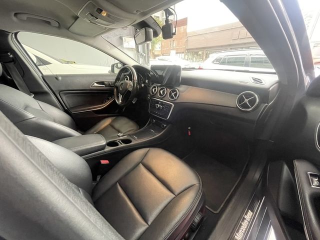 M-BENZ賓士 GLA180  第5張相片