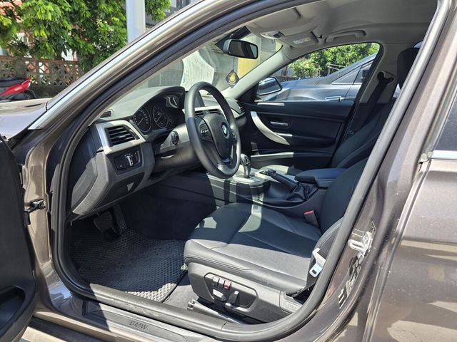LEXUS凌志 CT200H  第6張相片