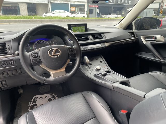 LEXUS凌志 CT200H  第5張相片