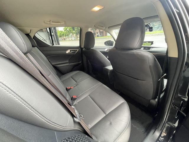LEXUS凌志 CT200H  第8張相片