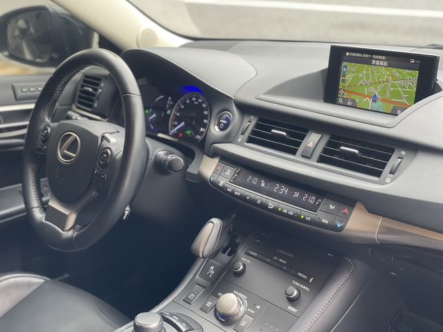LEXUS凌志 CT200H  第9張相片
