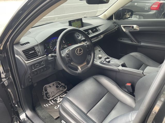 LEXUS凌志 CT200H  第15張相片