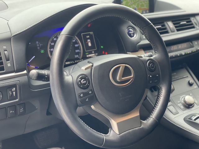 LEXUS凌志 CT200H  第16張相片