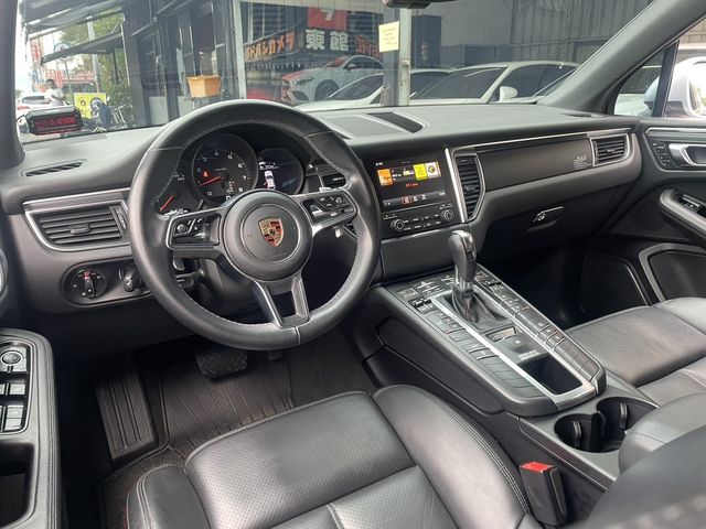 PORSCHE保時捷 MACAN  第16張相片