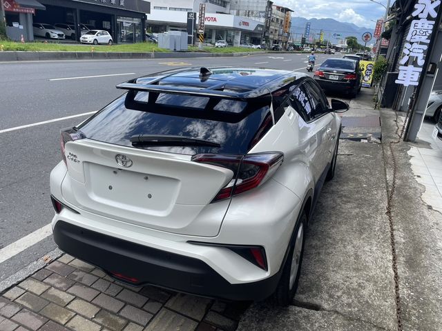 TOYOTA豐田 C-HR  第2張相片