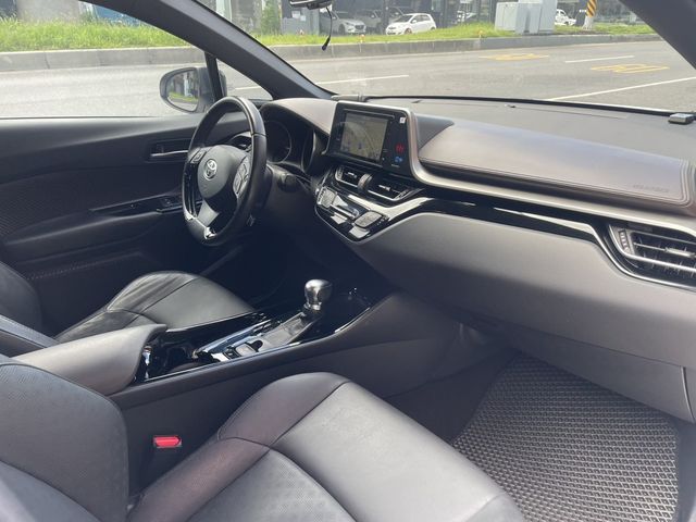 TOYOTA豐田 C-HR  第12張相片