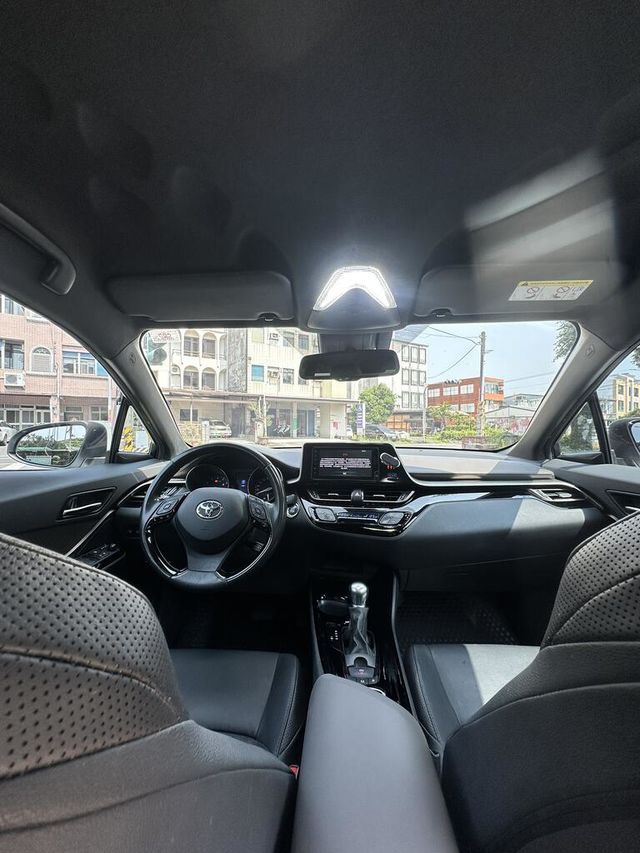 TOYOTA豐田 C-HR  第5張相片