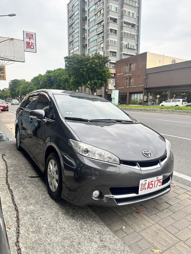 TOYOTA豐田 WISH  第3張相片