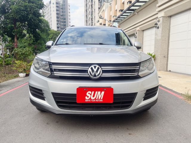 12年Tiguan GP 2.0 TSI Trend&Fun 4WD 認證車有保固 車頂行李架 後座出風口 光感應式頭燈  第2張相片