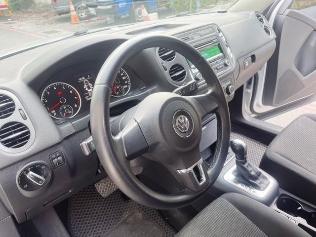 12年Tiguan GP 2.0 TSI Trend&Fun 4WD 認證車有保固 車頂行李架 後座出風口 光感應式頭燈  第8張相片