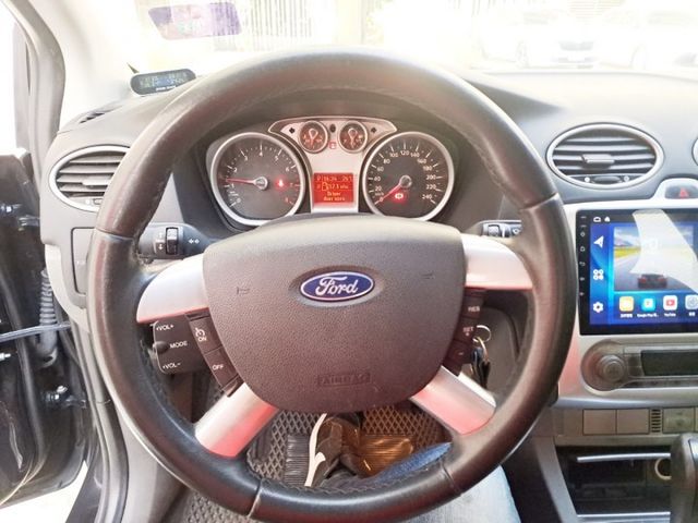 11年式FOCUS 4D Ghia 1.8豪華版 認證車 有保固 電動椅 安卓機 分區溫控 抬頭顯示器 後座出風口  第7張相片