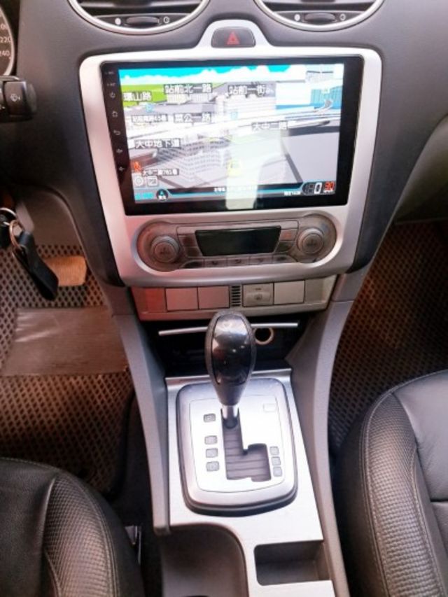 11年式FOCUS 4D Ghia 1.8豪華版 認證車 有保固 電動椅 安卓機 分區溫控 抬頭顯示器 後座出風口  第8張相片