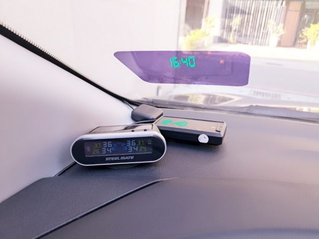 11年式FOCUS 4D Ghia 1.8豪華版 認證車 有保固 電動椅 安卓機 分區溫控 抬頭顯示器 後座出風口  第12張相片