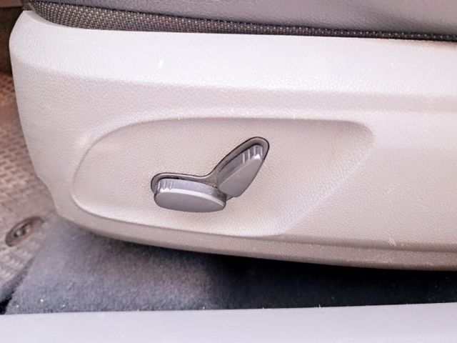 11年式FOCUS 4D Ghia 1.8豪華版 認證車 有保固 電動椅 安卓機 分區溫控 抬頭顯示器 後座出風口  第14張相片