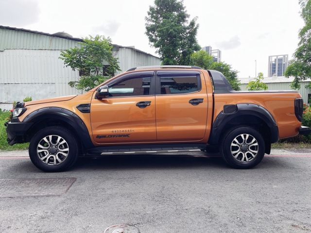 19年式 2.0 Bi-Turbo Wildtrak 有保固 全車原鈑件 升級前後防撞樑、空力套件 摸門 環景 中控螢幕  第3張相片