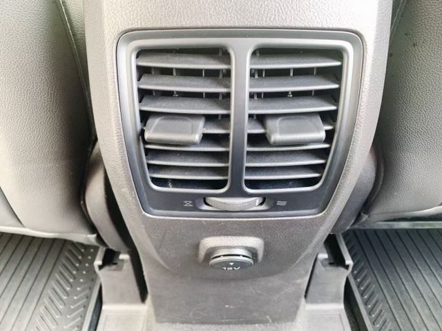2.0 Ecoboost-四輪傳動、KEYLESS、改裝鋁圈、全景天窗、電動尾門、車道偏離警示、定速巡航、循跡防滑系統  第12張相片