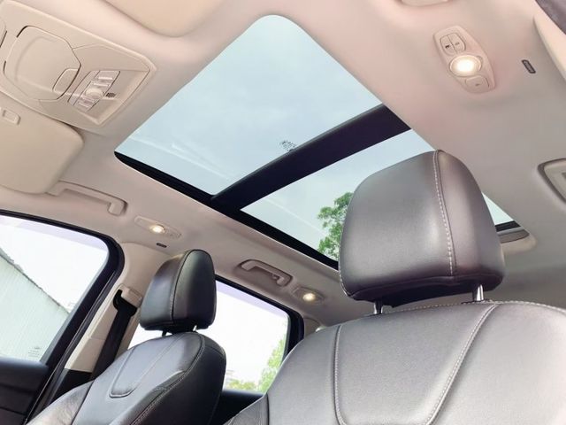 2.0 Ecoboost-四輪傳動、KEYLESS、改裝鋁圈、全景天窗、電動尾門、車道偏離警示、定速巡航、循跡防滑系統  第15張相片