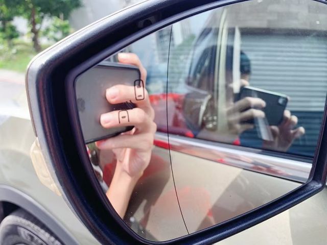2.0 Ecoboost-四輪傳動、KEYLESS、改裝鋁圈、全景天窗、電動尾門、車道偏離警示、定速巡航、循跡防滑系統  第16張相片