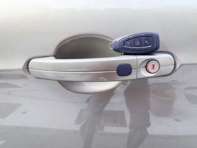 2.0 Ecoboost-四輪傳動、KEYLESS、改裝鋁圈、全景天窗、電動尾門、車道偏離警示、定速巡航、循跡防滑系統  第17張相片