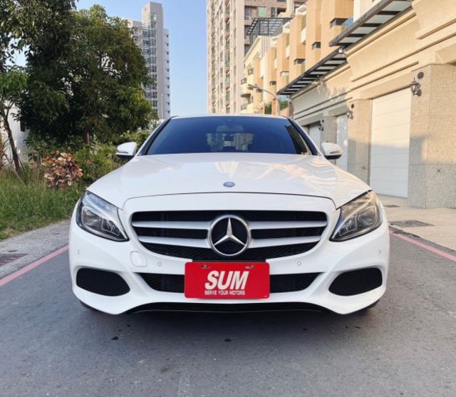 C180總代理 年輕人把妹神車 用少少的錢完成大大的夢 豪車上路不是夢 里程保固  第2張相片