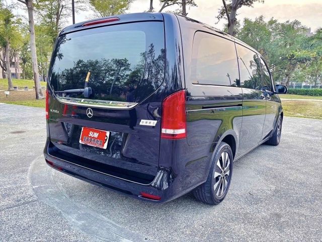 里程保證 全車原鈑件 商務家用兩相宜 空間舒適 內裝奢華 8人座 360度環景 總代理  第5張相片