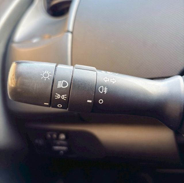 2010年 YARIS G版 小車精靈開進心裡 靈活省油質感小鋼炮 開起來輕快順手 外型俐落質感內裝 國民神車  第10張相片