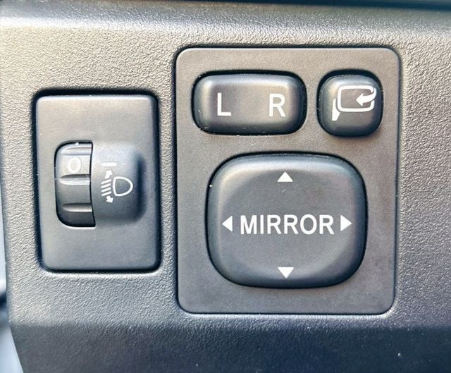 2010年 YARIS G版 小車精靈開進心裡 靈活省油質感小鋼炮 開起來輕快順手 外型俐落質感內裝 國民神車  第11張相片