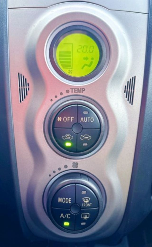 2010年 YARIS G版 小車精靈開進心裡 靈活省油質感小鋼炮 開起來輕快順手 外型俐落質感內裝 國民神車  第12張相片