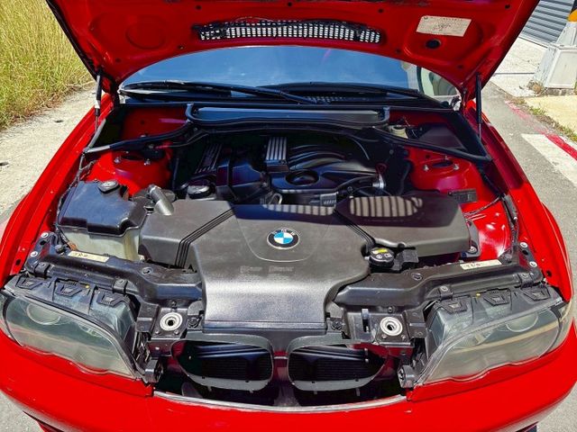 318CI 雙門魅力經典重生 手排快感熱血重啟 德味轎跑型格出眾 帥氣復古魂牽夢縈 時光坐駕駛進青春 不追流行只追轉速  第6張相片