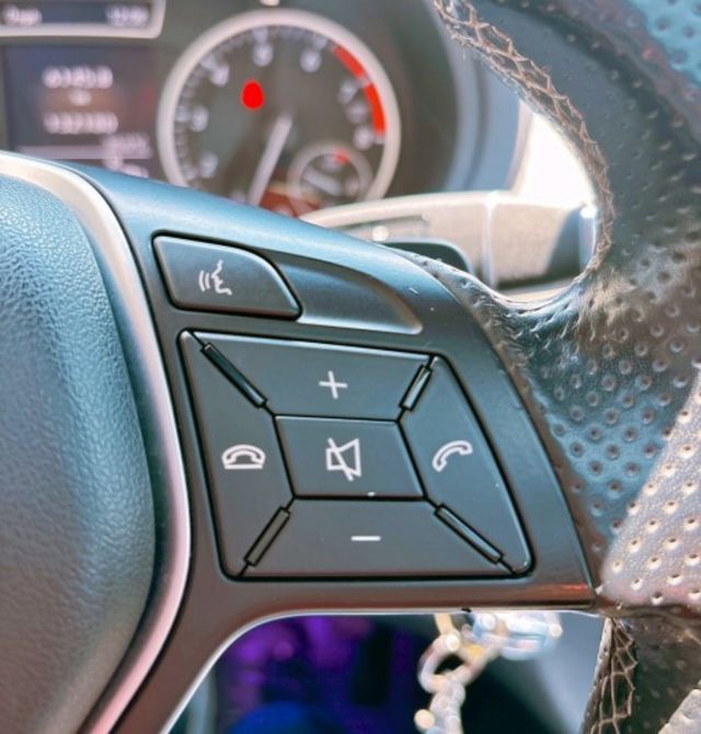 B200 1.6L五門掀背 沒浮誇外型但一眼就知不便宜 不玩大排氣量但渦輪一踩就有感 低調是因為不需要用吵來證明自己很強  第12張相片
