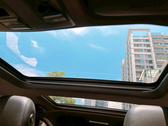 B200 1.6L五門掀背 沒浮誇外型但一眼就知不便宜 不玩大排氣量但渦輪一踩就有感 低調是因為不需要用吵來證明自己很強  第14張相片