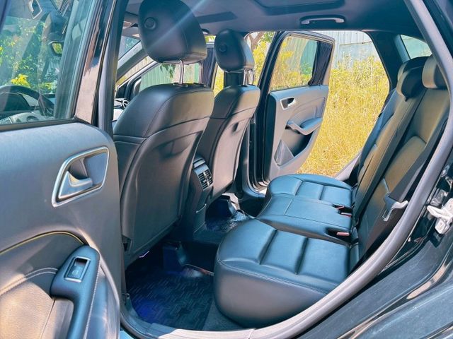 B200 1.6L五門掀背 沒浮誇外型但一眼就知不便宜 不玩大排氣量但渦輪一踩就有感 低調是因為不需要用吵來證明自己很強  第18張相片
