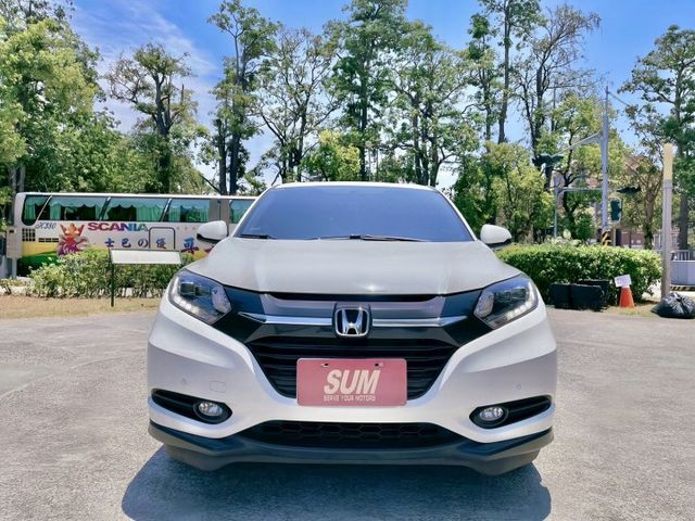 HR-V 1.8 S 都會跨界美型潮旅 開出對生活的態度 外型霸氣有型 從車尾到頭燈都帥的毫不費力  第2張相片