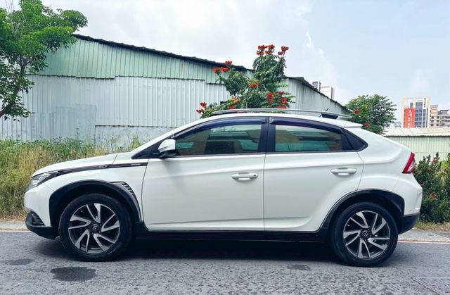 U5 APA智駕版 年輕就要不一樣 開出你的潮流態度 會自己停車的帥車 懂停才叫懂開 配備誠意十足 價格佛到不科學  第3張相片