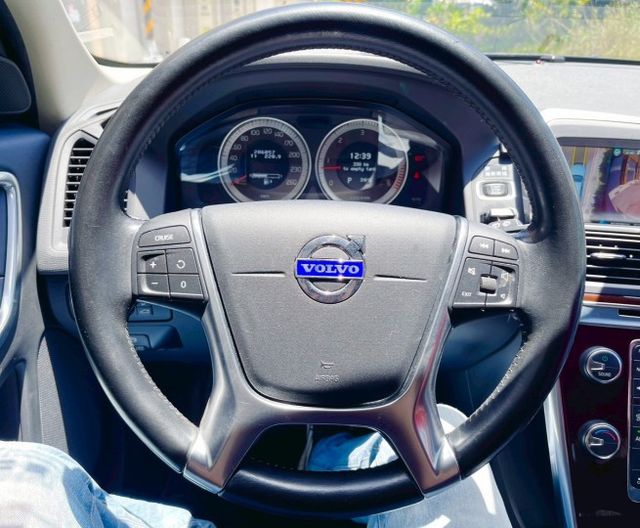 XC60 D5豪華版 柴油鋼砲北歐魂再現 風馳電掣如磐石之穩 質感雕塑雅型低調奢華氣場 享受來自北歐的質感生活  第8張相片