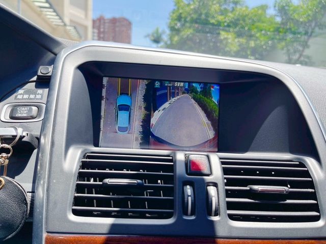 XC60 D5豪華版 柴油鋼砲北歐魂再現 風馳電掣如磐石之穩 質感雕塑雅型低調奢華氣場 享受來自北歐的質感生活  第14張相片