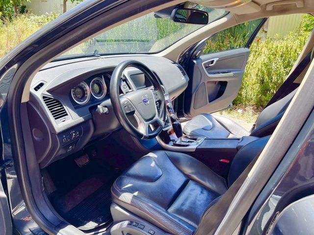XC60 D5豪華版 柴油鋼砲北歐魂再現 風馳電掣如磐石之穩 質感雕塑雅型低調奢華氣場 享受來自北歐的質感生活  第16張相片