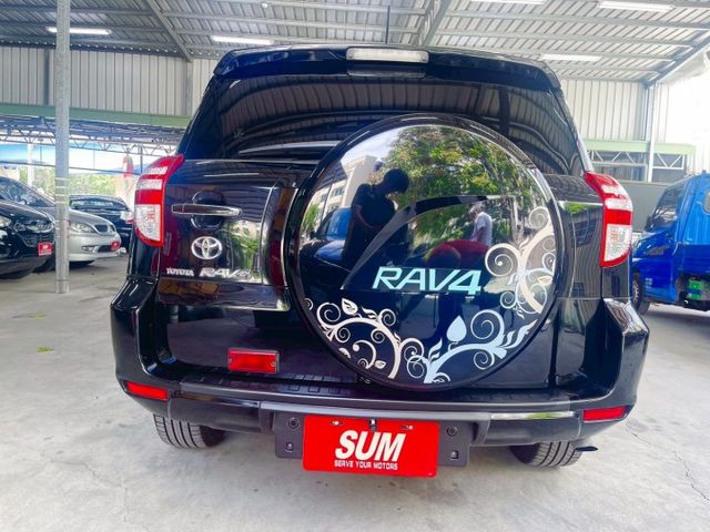 RAV4 E版 休旅界不敗經典 高底盤視野爽 外型低調有型不退流行 買房還早但有一台能一起走過生活的車剛剛好  第5張相片
