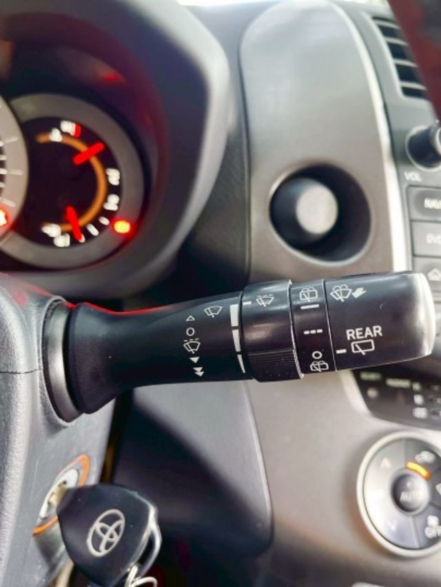 RAV4 E版 休旅界不敗經典 高底盤視野爽 外型低調有型不退流行 買房還早但有一台能一起走過生活的車剛剛好  第9張相片
