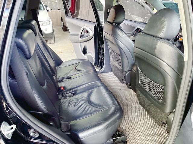 RAV4 E版 休旅界不敗經典 高底盤視野爽 外型低調有型不退流行 買房還早但有一台能一起走過生活的車剛剛好  第18張相片